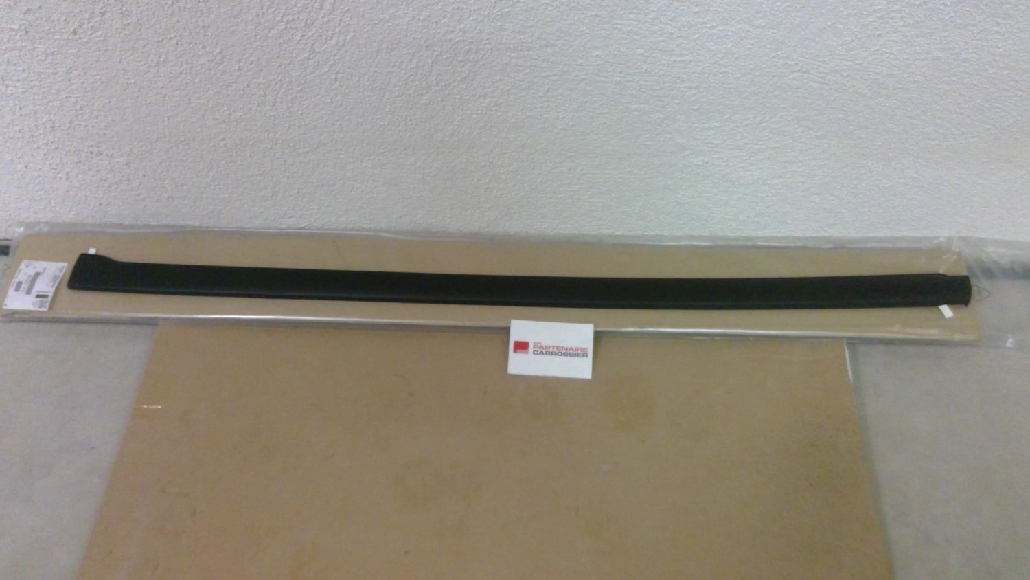 Image principale produit ENJOLIVEUR DE PARE-BRISE DROIT